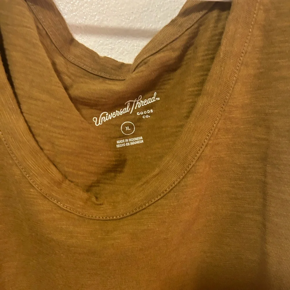 Universal Thread Top - Picture 2 of 2